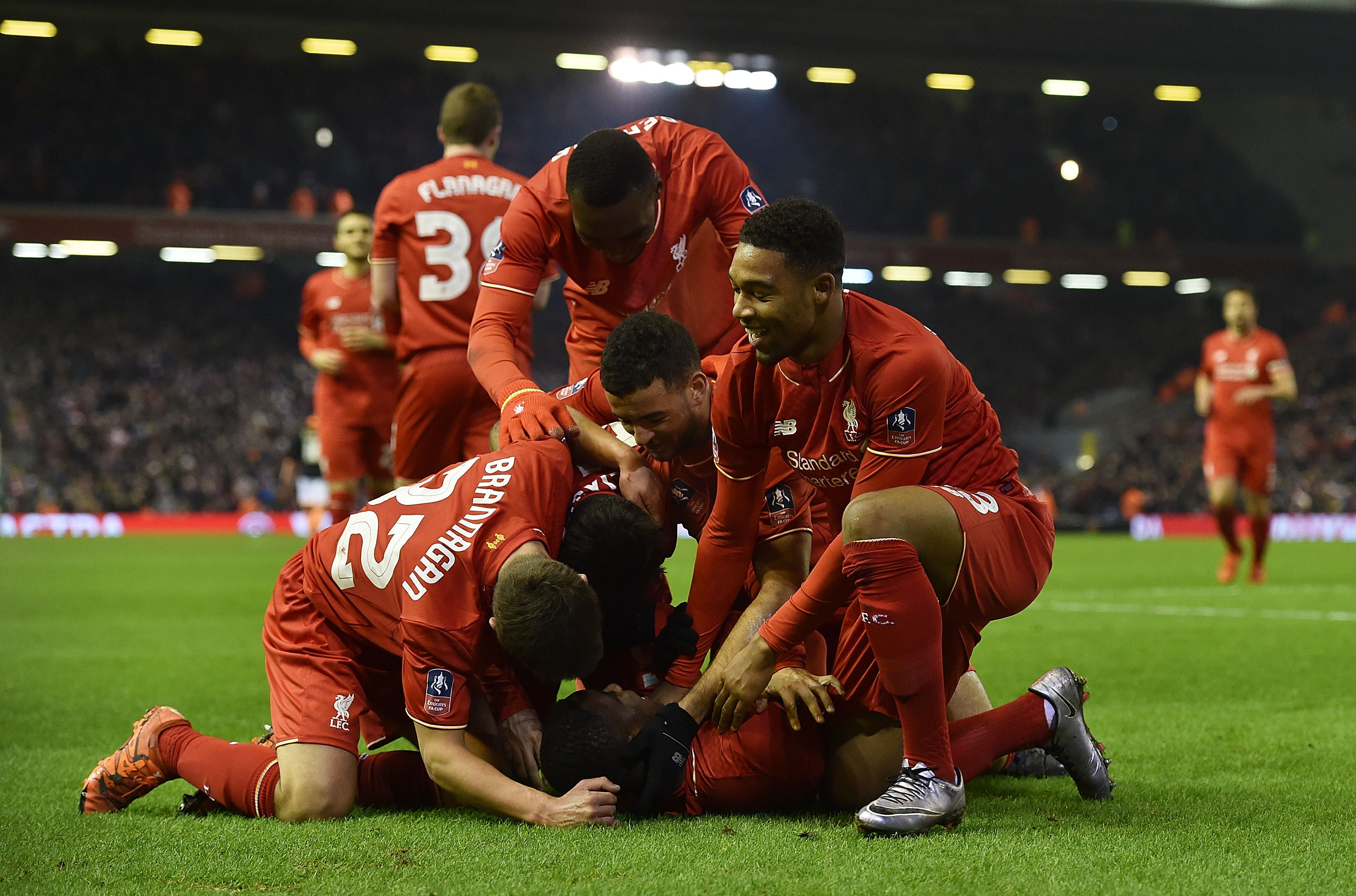 记者：切尔西初步接触塞梅尼奥团队，曼市双雄仍领跑竞购大战（记者：切尔西已初步接洽塞梅尼奥团队，曼联与曼城仍领跑引援争夺战）