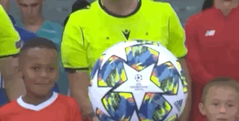 凯恩：希望卡尔不要被外界嘈杂的声音干扰；我很享受参与防守（凯恩：盼卡尔屏蔽外界噪音；参与防守让我乐在其中）