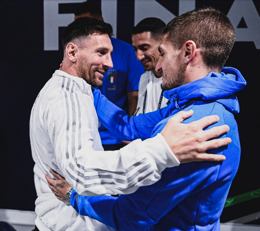 皇马点球让球迷愤怒，众记者也齐批：太丢人，姆巴佩不该罚进（皇马争议点球惹怒球迷，记者集体抨击：太丢人，姆巴佩不该将点球罚中）