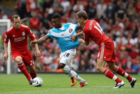 西班牙足协宣传反家暴：面对家庭暴力，直接出示红牌（西班牙足协发起反家暴倡议：对家庭暴力亮出红牌）