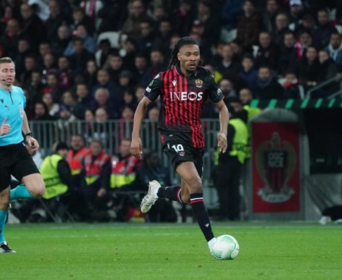 柔佛魔鬼主场绞杀残阵海港 中超冠军恐提前出局（柔佛魔鬼主场痛击残阵海港 中超冠军面临提前出局危机）