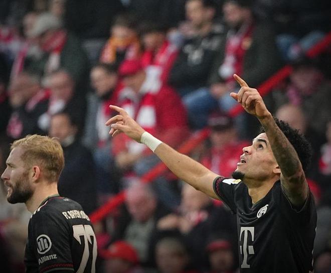 连续20场联赛进球2+，拜仁追平自己保持的德甲历史纪录（拜仁联赛已连续20场至少打入2球，追平其保持的德甲历史纪录）