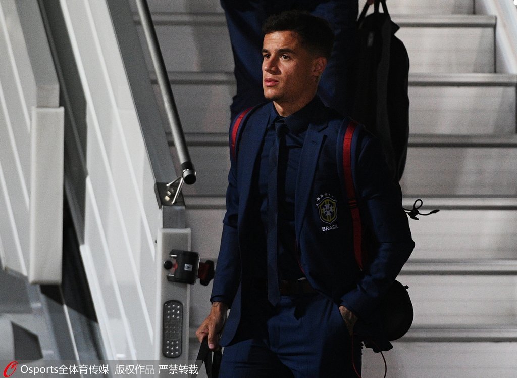 记者：米兰将与莱万经纪人会面讨论转会，伊布支持这一交易