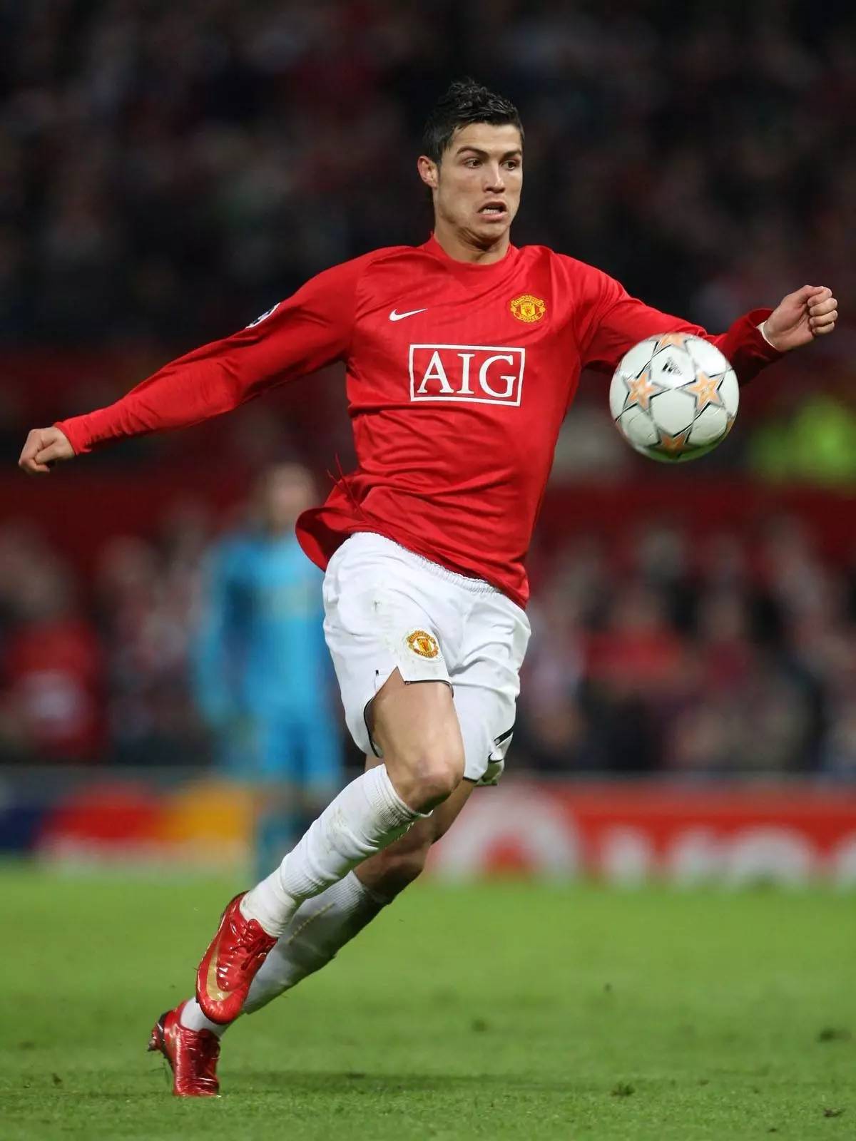 足球报：2026少壮派全力出击，中超至少7名本土主帅（足球报：2026年少壮派强势登场，中超本土主帅至少7位）