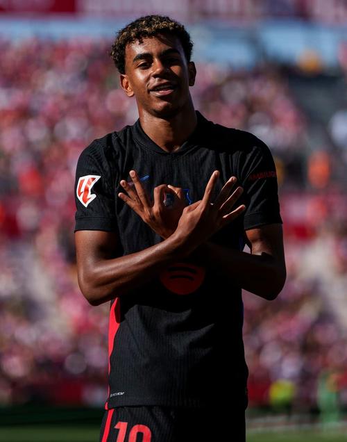 詹姆斯两双数据跻身队史前十，湖人负马刺止步NBA杯八强