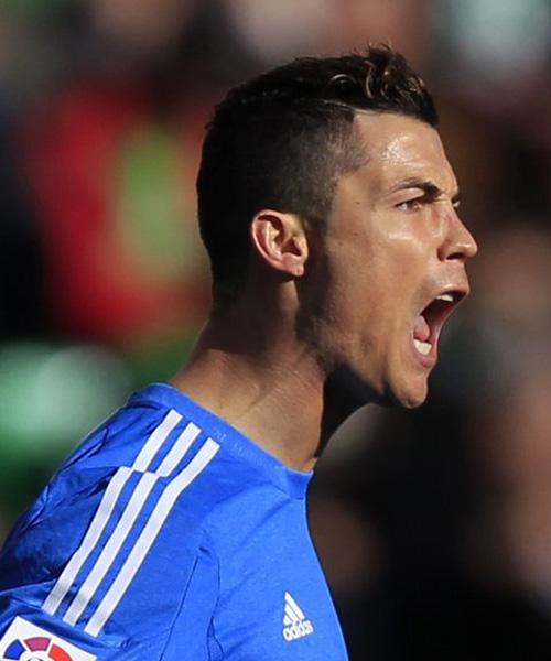 世欧预半场：恩博洛破门，尼格伦追平，瑞士暂1-1瑞典（世欧预半场战报：恩博洛先开纪录，尼格伦扳平，瑞士暂与瑞典1-1）